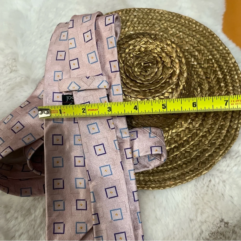 Jos. A. Bank elegant tie